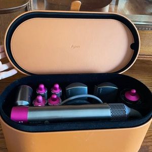 Dyson Airwrap Hairstyler with all attachment